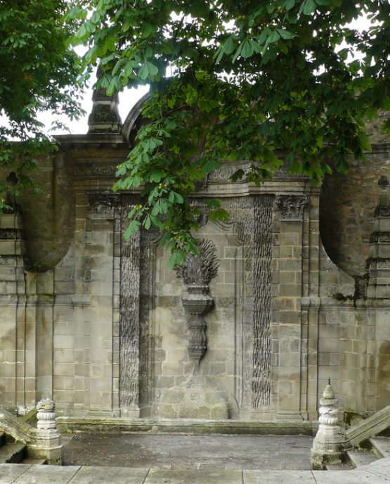 Fontaine Sainte-Croix de Bordeaux