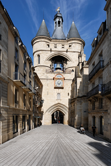 Photo de la rue ste james et la grosse cloche à Bordeaux
